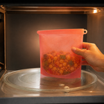 Bolsa de silicona CLIBINO apta para microondas calentando un guiso de garbanzos